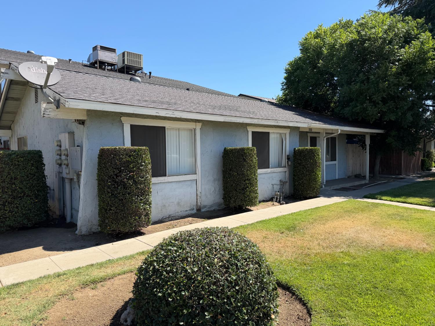 637 W Ashlan Ave, Clovis, CA 93612
