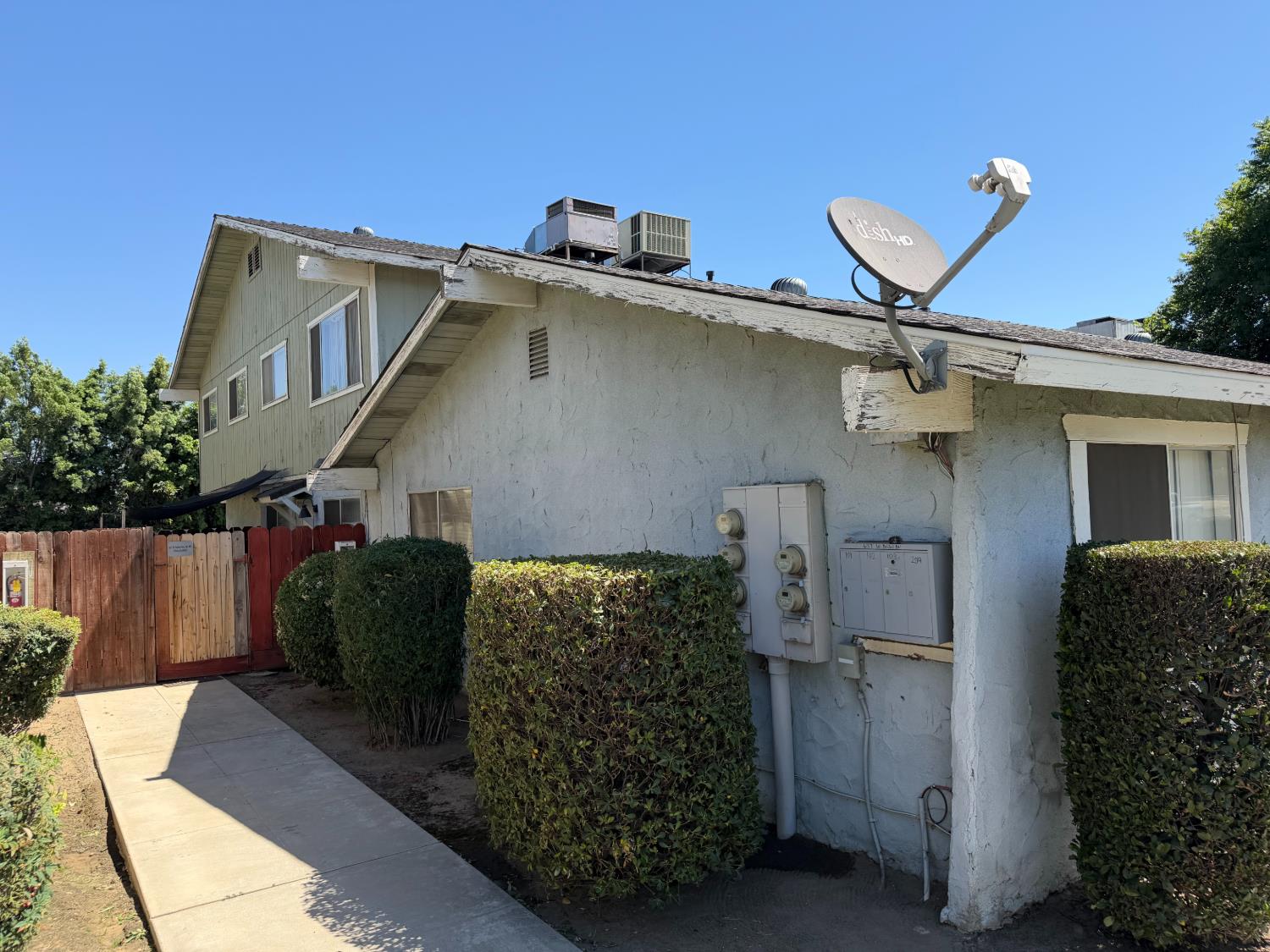 637 W Ashlan Ave, Clovis, CA 93612