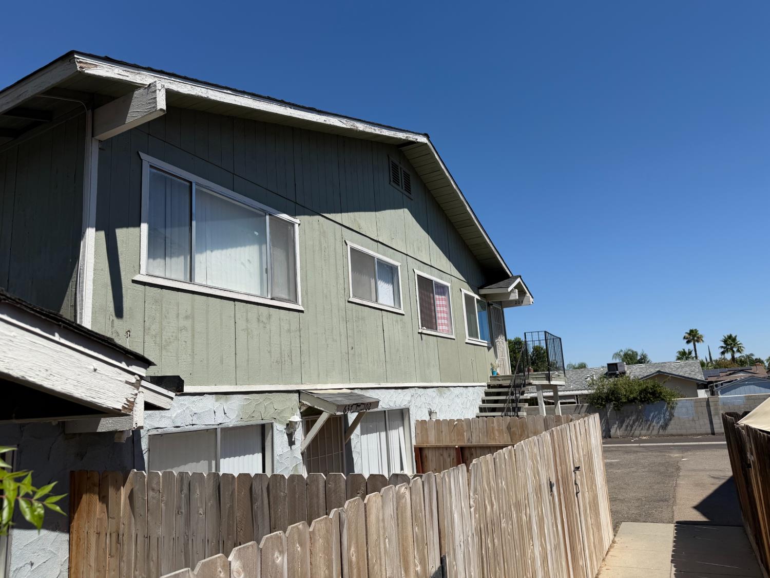 637 W Ashlan Ave, Clovis, CA 93612