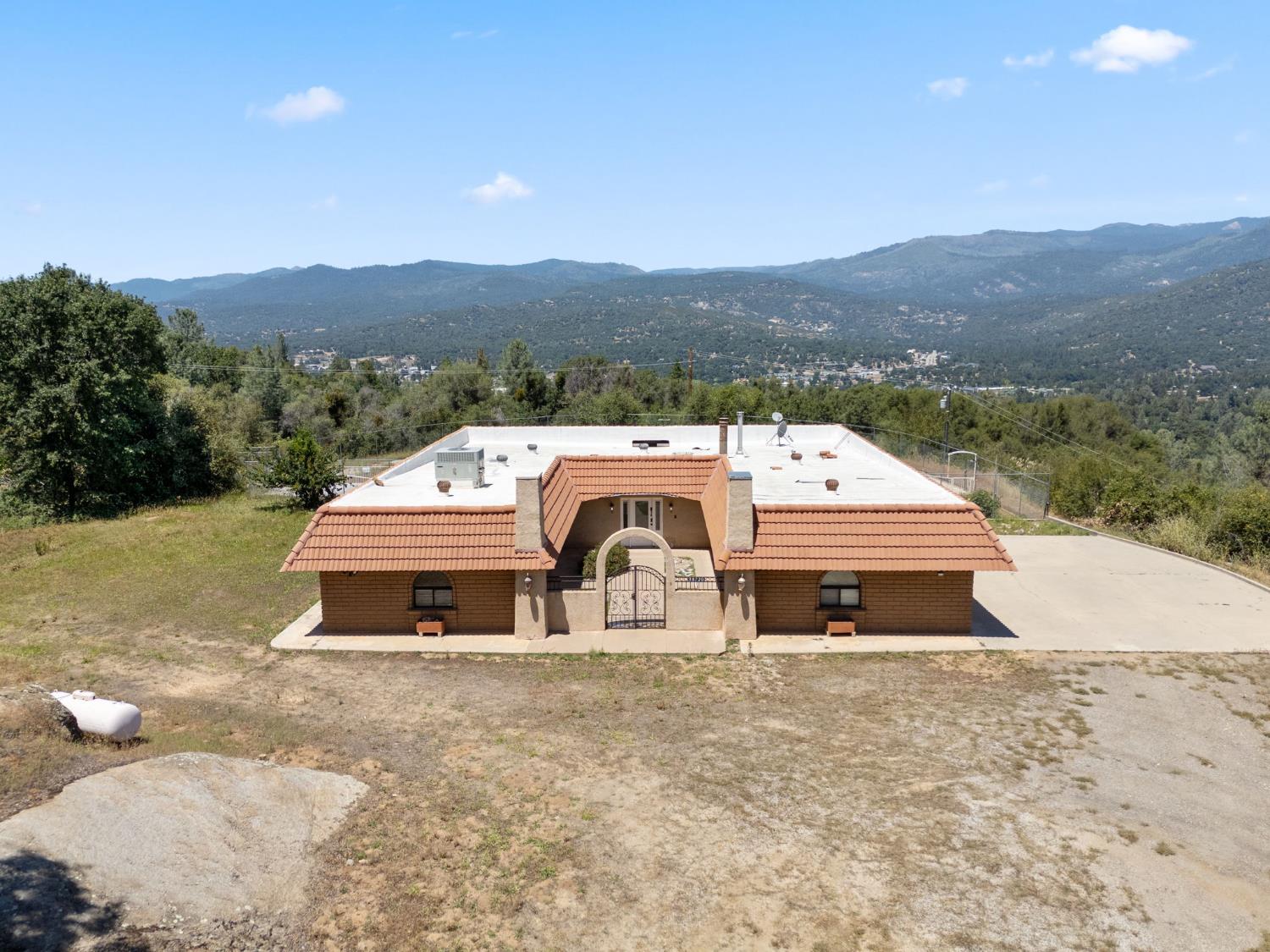 38720 Highway 41, Oakhurst, CA 93644