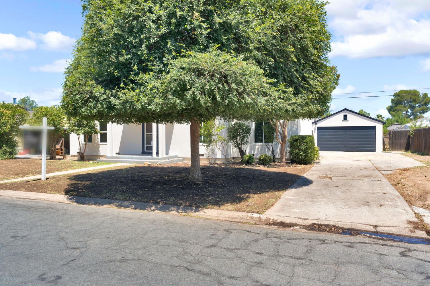 135 E Griffith Way, Fresno, CA 93704