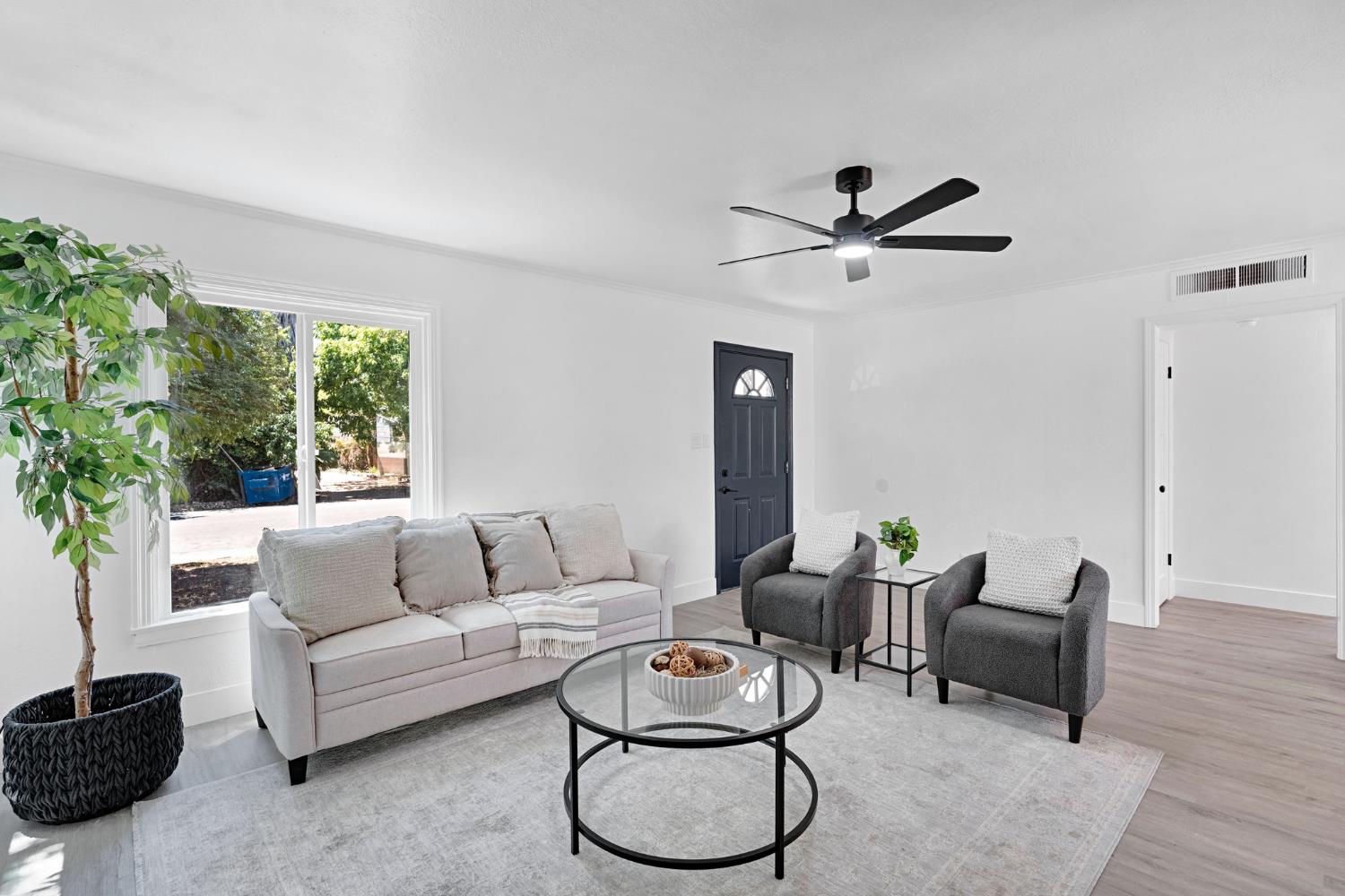135 E Griffith Way, Fresno, CA 93704
