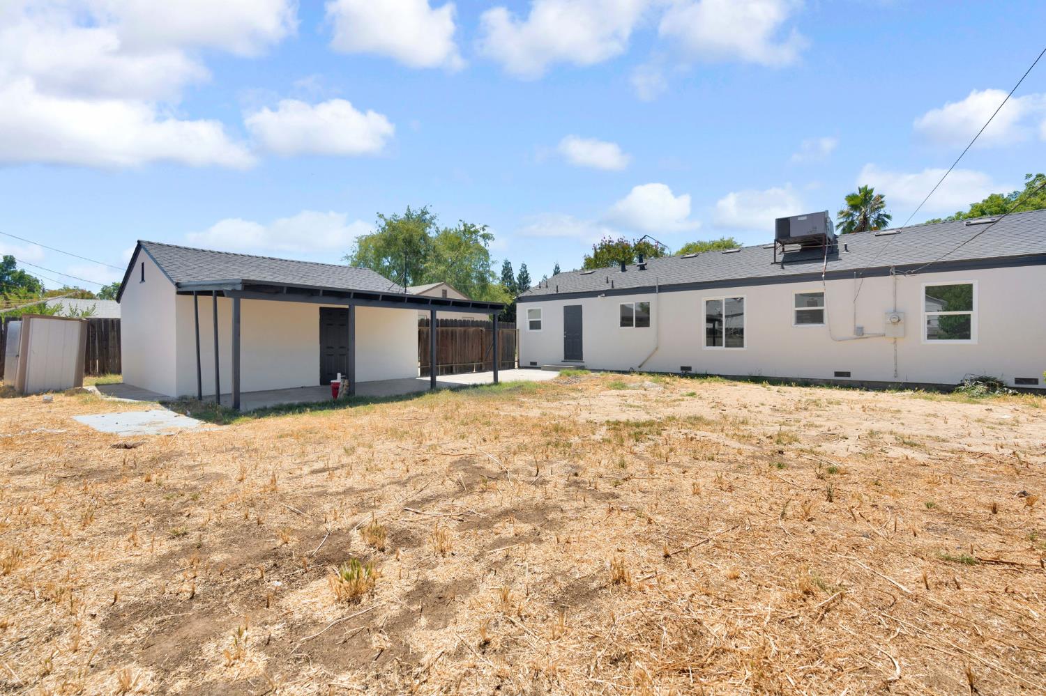 135 E Griffith Way, Fresno, CA 93704