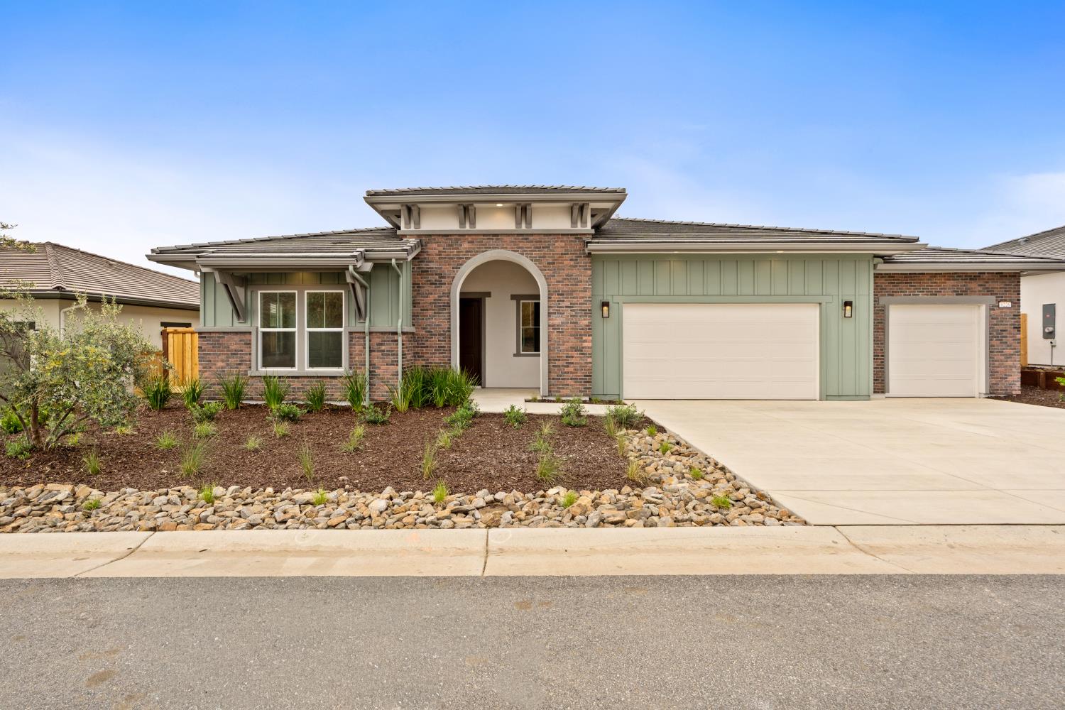 8226 Iron Creek Dr, Friant, CA 93626