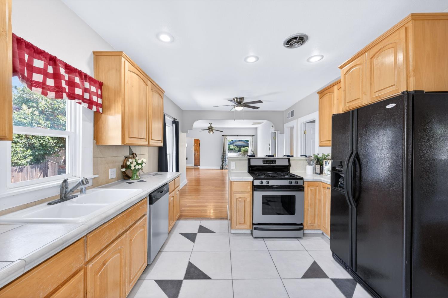 659 E Harvard Ave, Fresno, CA 93704