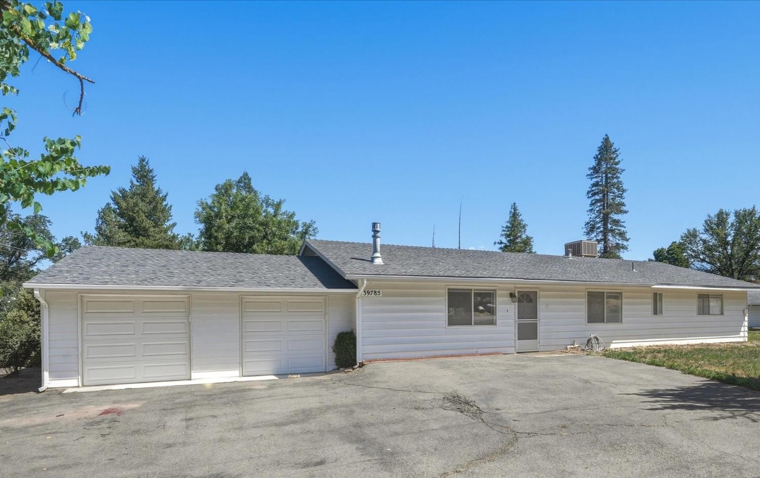39785 Pine Ridge Rd, Oakhurst, CA 93644