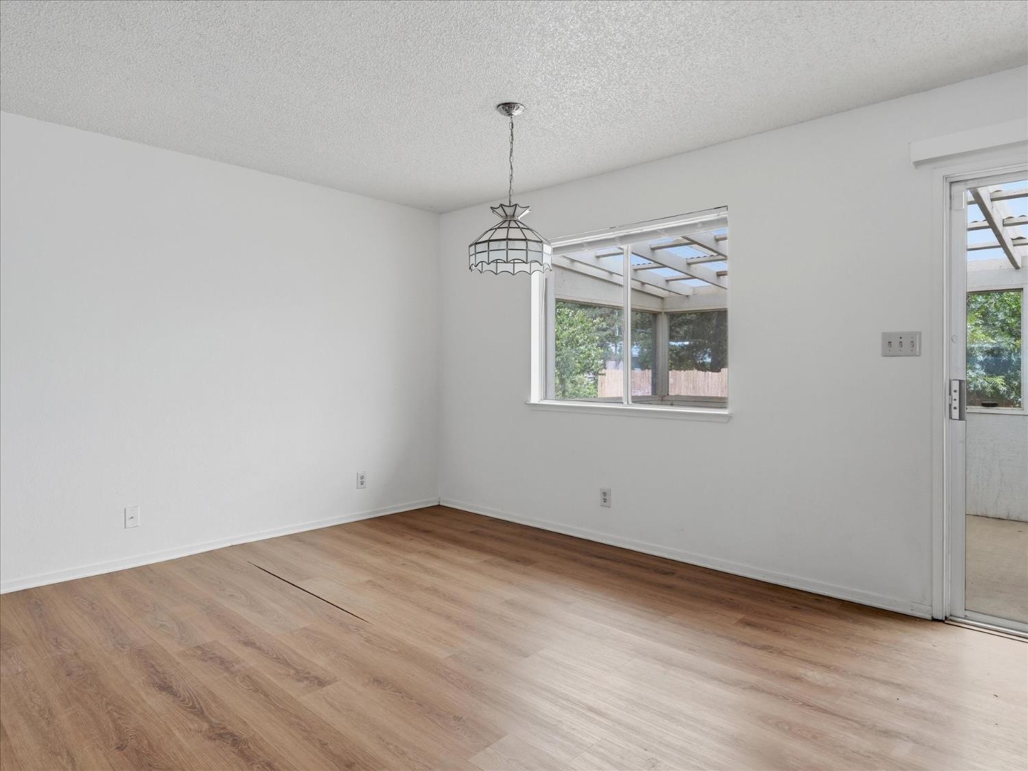 39785 Pine Ridge Rd, Oakhurst, CA 93644
