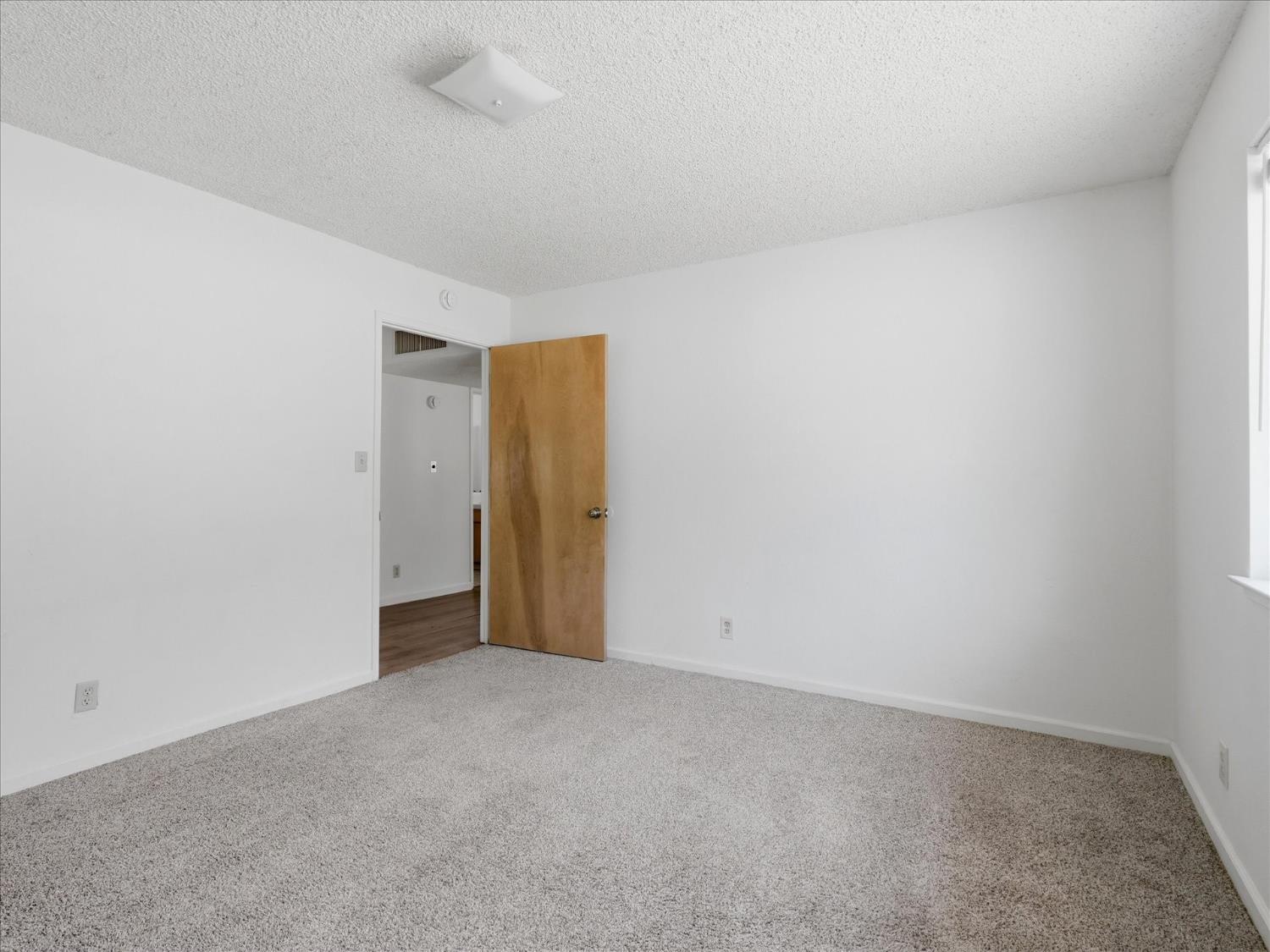 39785 Pine Ridge Rd, Oakhurst, CA 93644