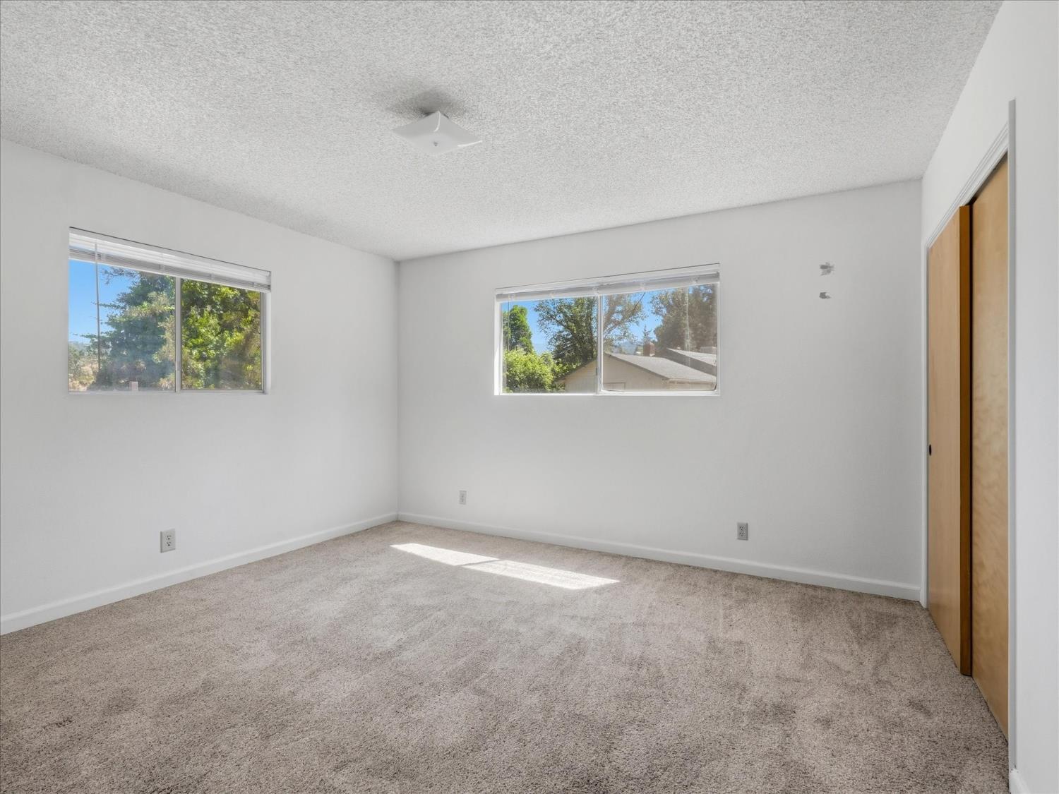 39785 Pine Ridge Rd, Oakhurst, CA 93644