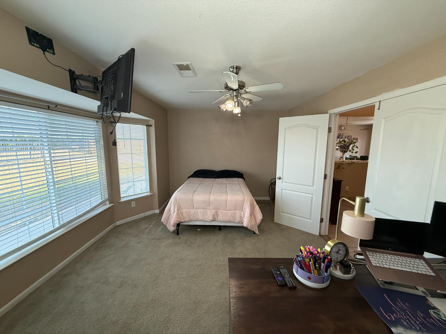 2109 E Dinuba Ave, Fresno, CA 93725