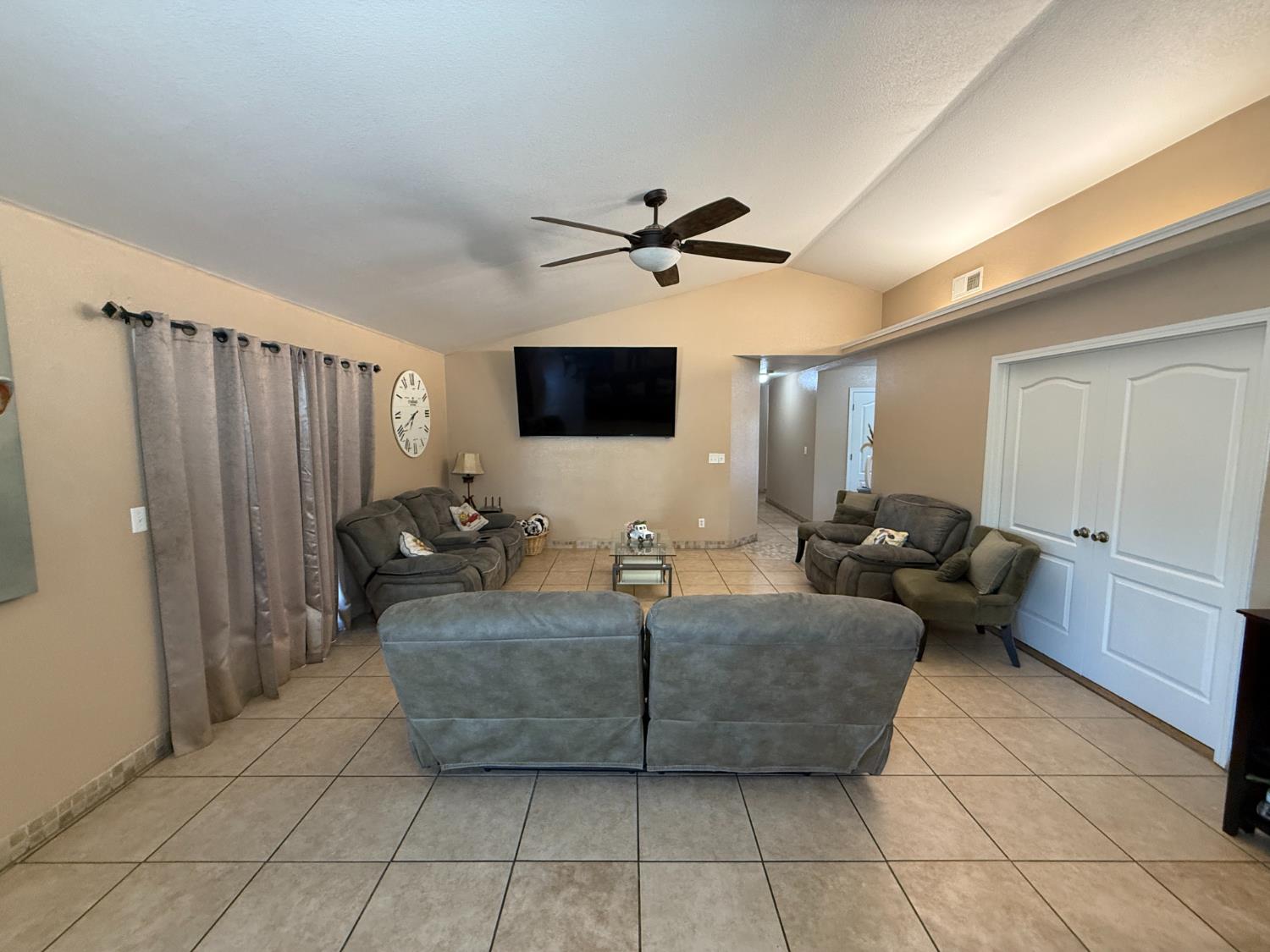 2109 E Dinuba Ave, Fresno, CA 93725