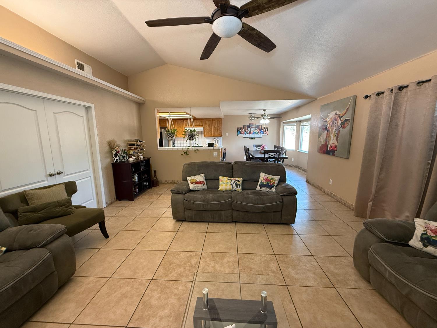 2109 E Dinuba Ave, Fresno, CA 93725