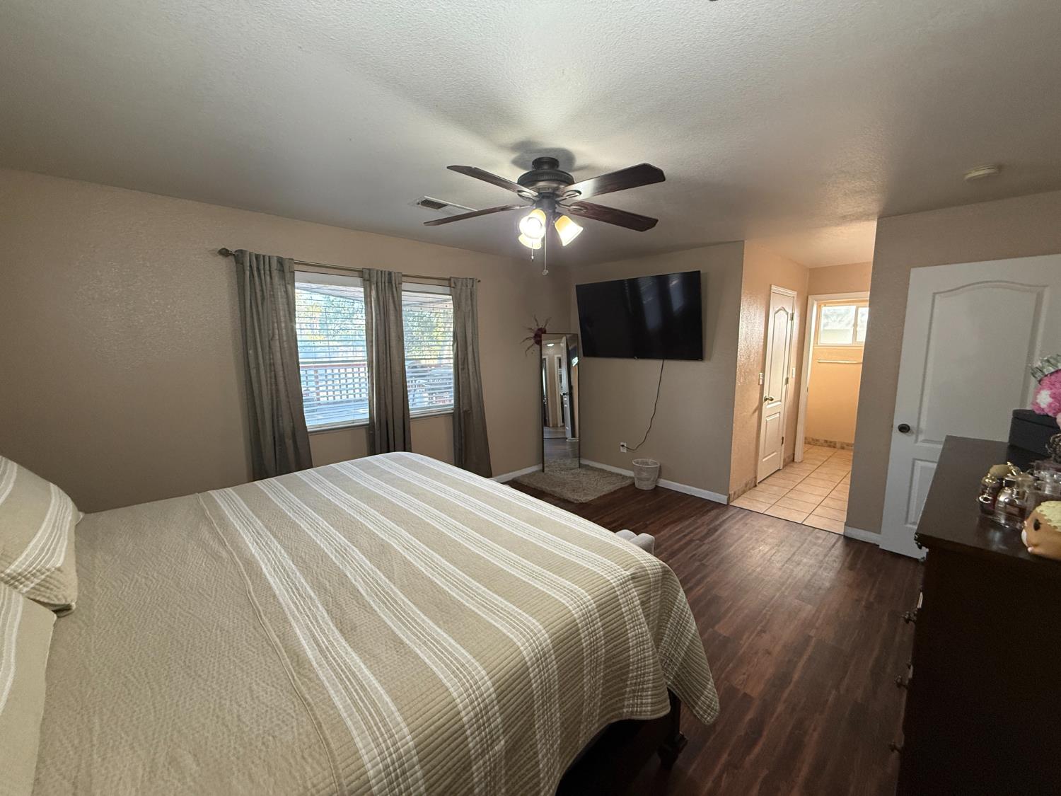 2109 E Dinuba Ave, Fresno, CA 93725