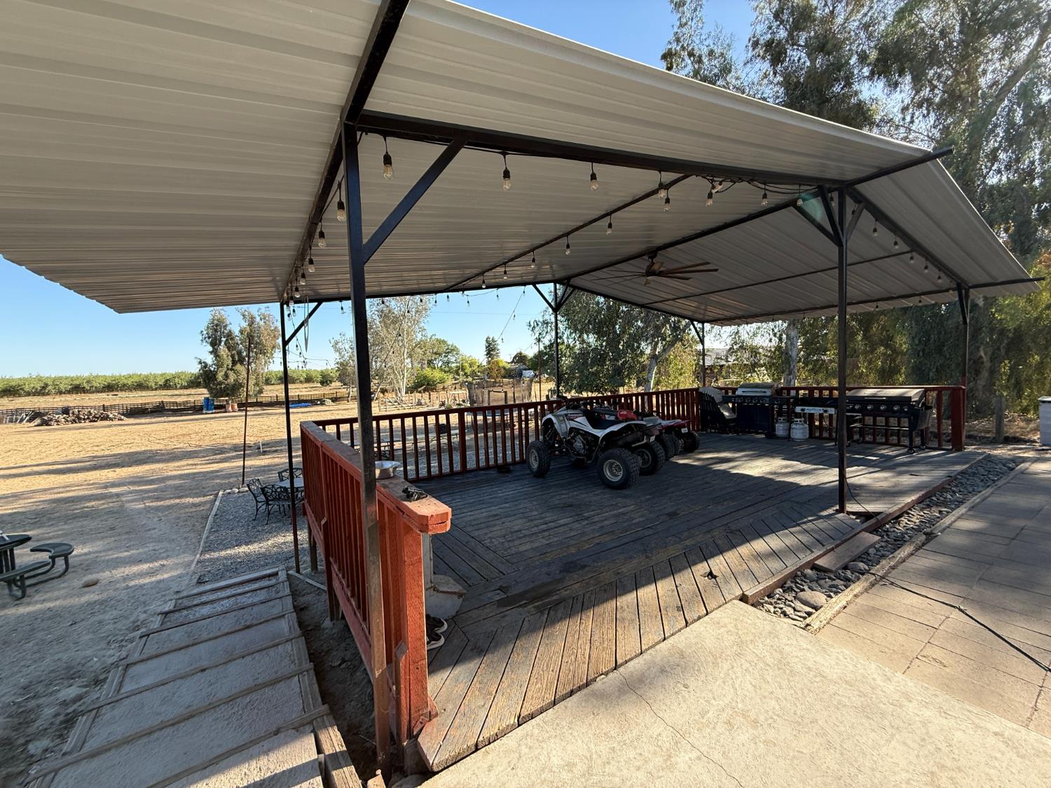 2109 E Dinuba Ave, Fresno, CA 93725