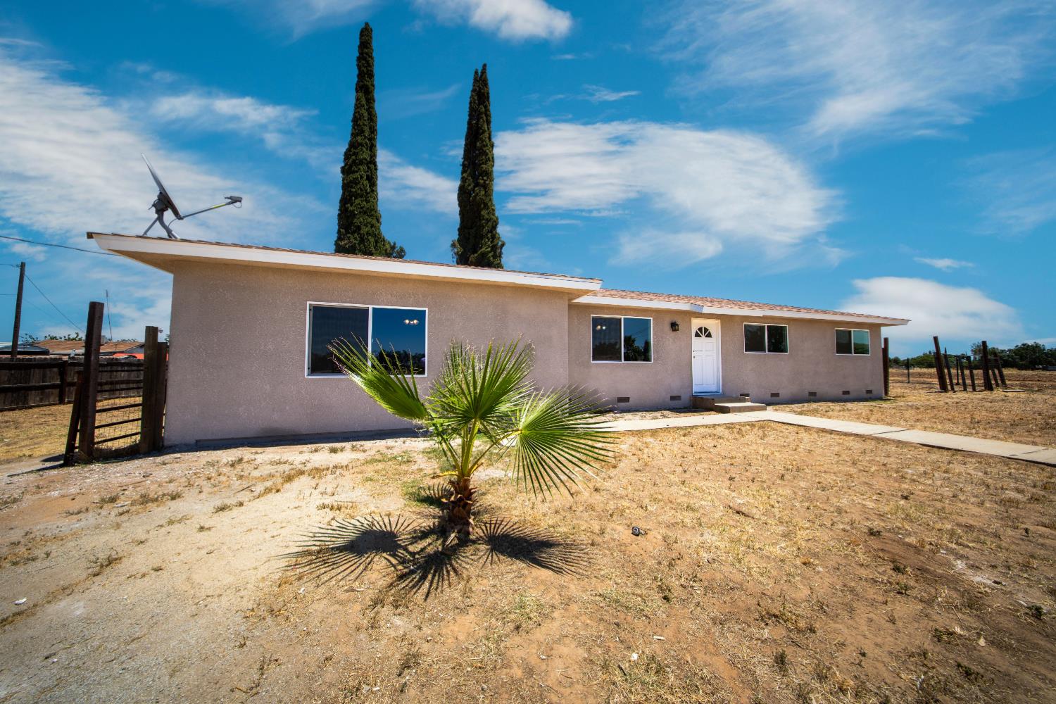 1557 Owens St, Madera, CA 93638