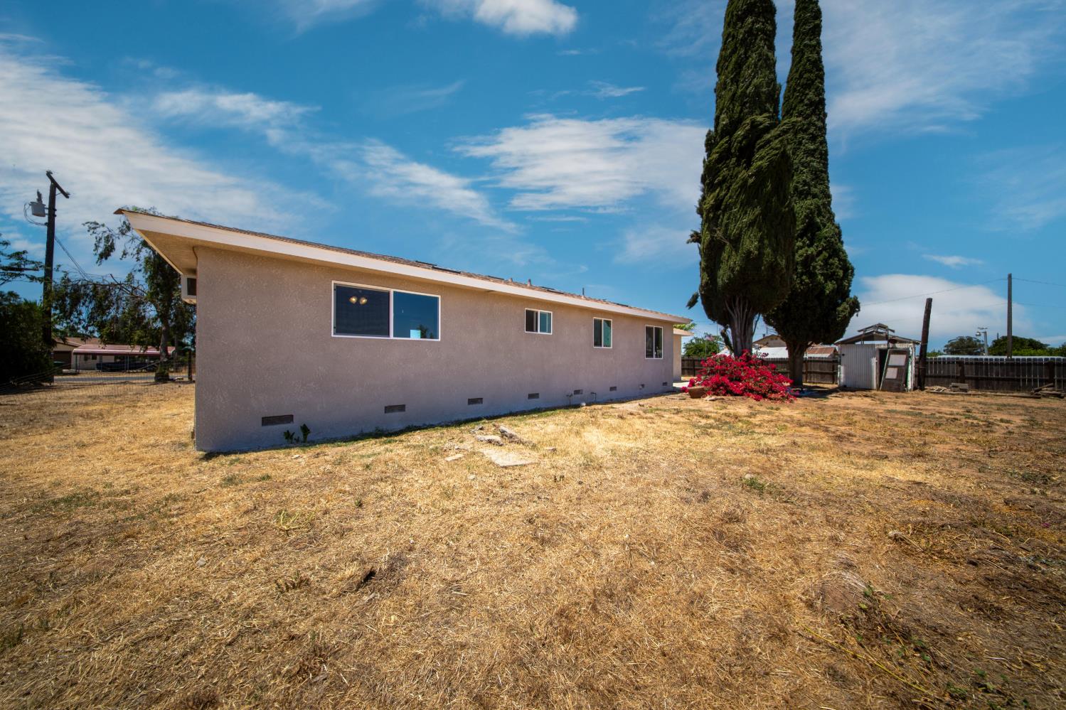 1557 Owens St, Madera, CA 93638