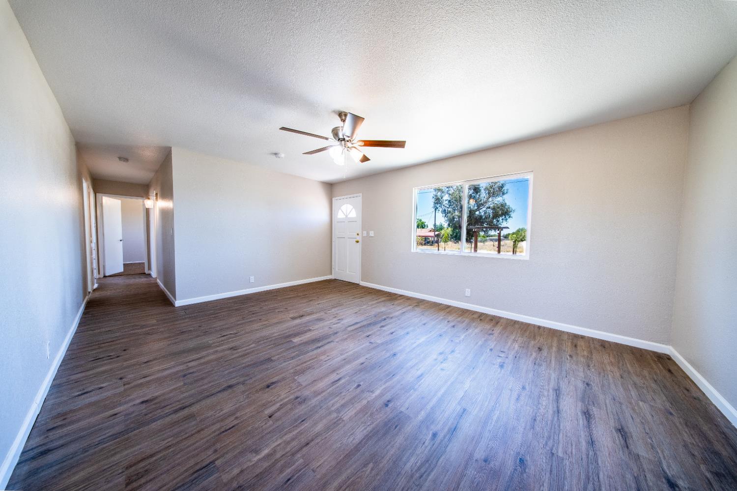 1557 Owens St, Madera, CA 93638