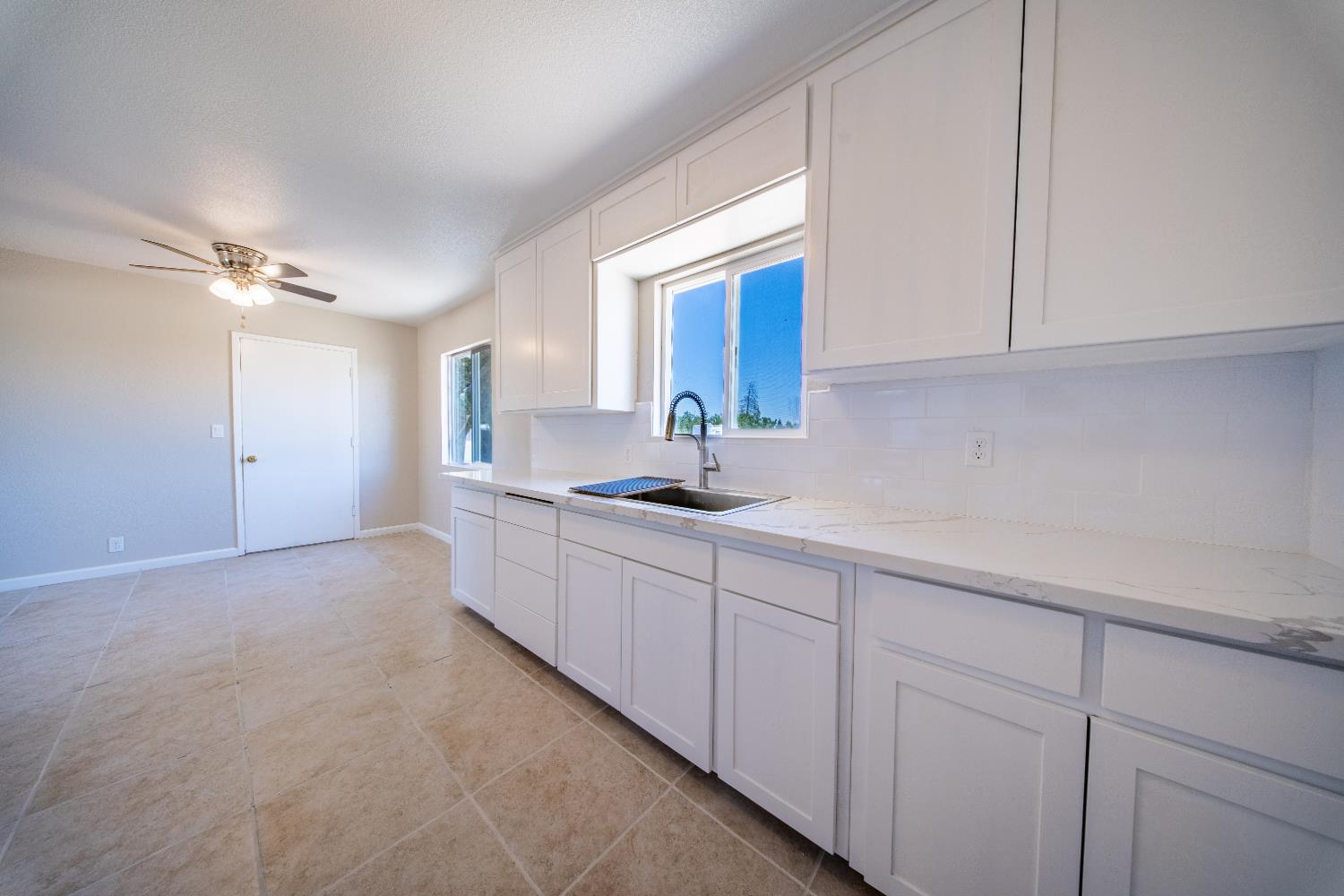 1557 Owens St, Madera, CA 93638