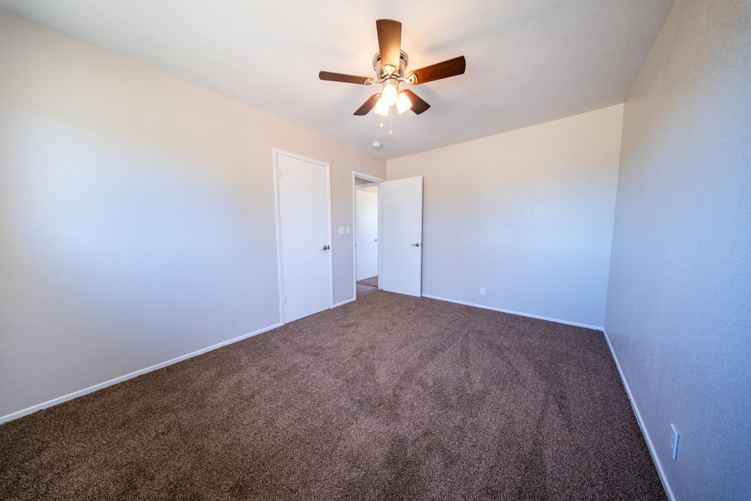 1557 Owens St, Madera, CA 93638