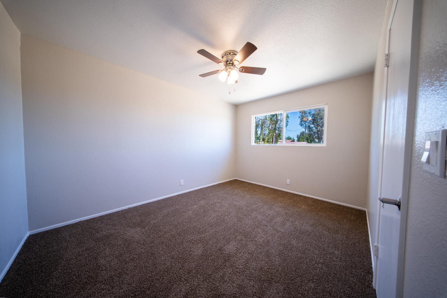 1557 Owens St, Madera, CA 93638
