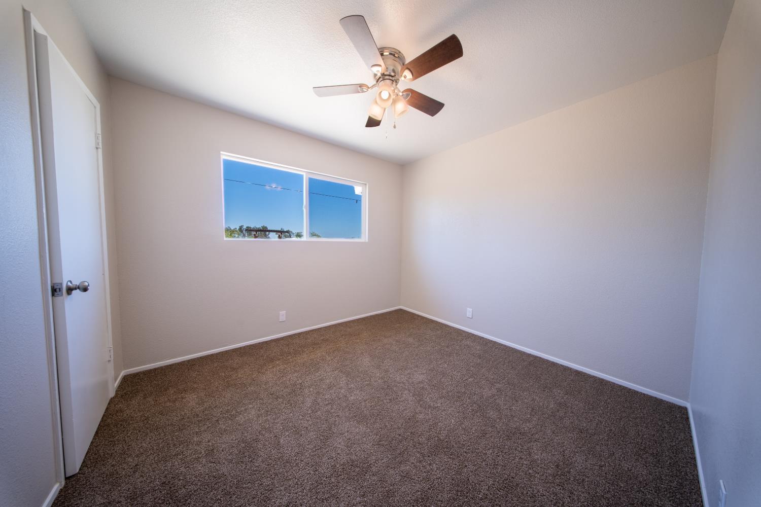 1557 Owens St, Madera, CA 93638