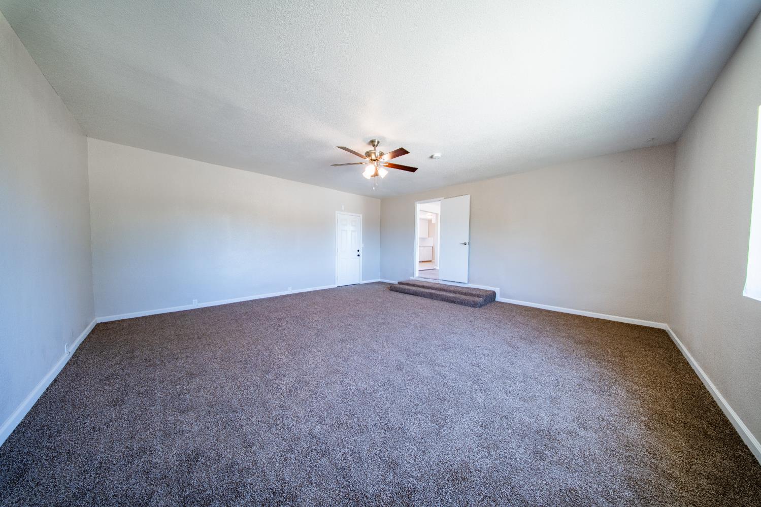 1557 Owens St, Madera, CA 93638
