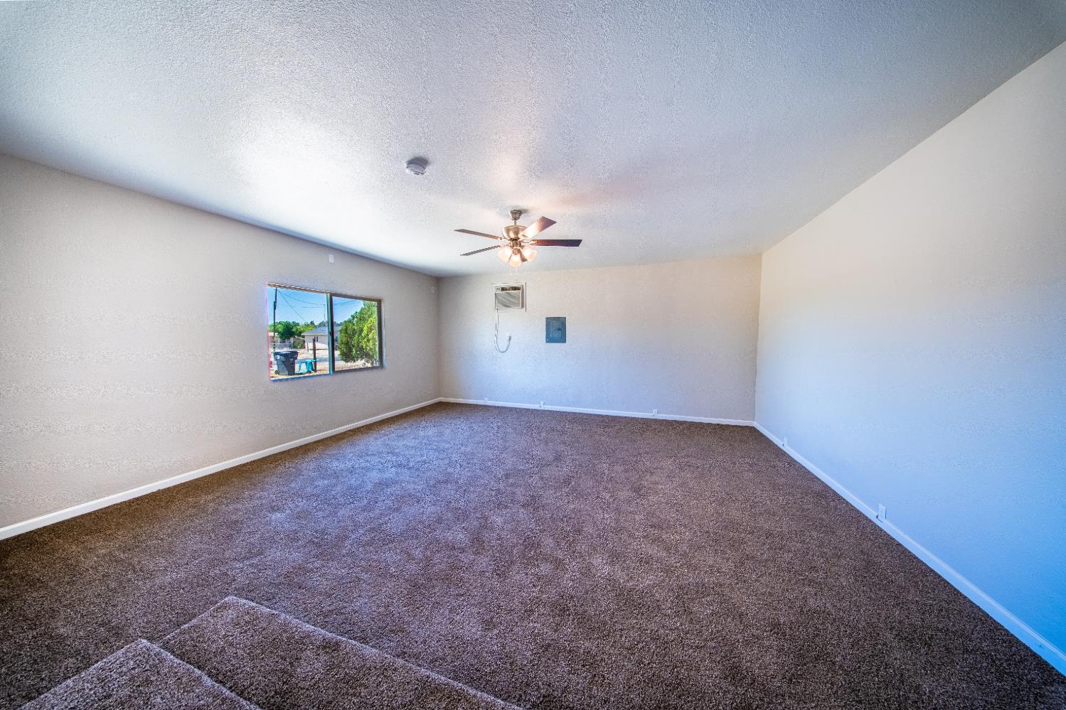 1557 Owens St, Madera, CA 93638