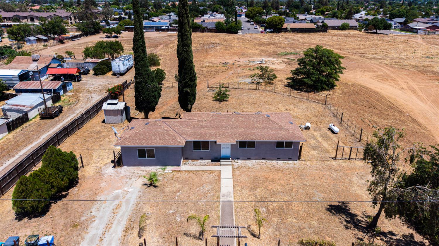 1557 Owens St, Madera, CA 93638