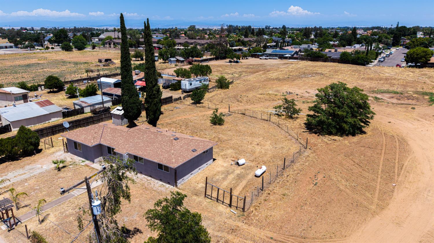 1557 Owens St, Madera, CA 93638