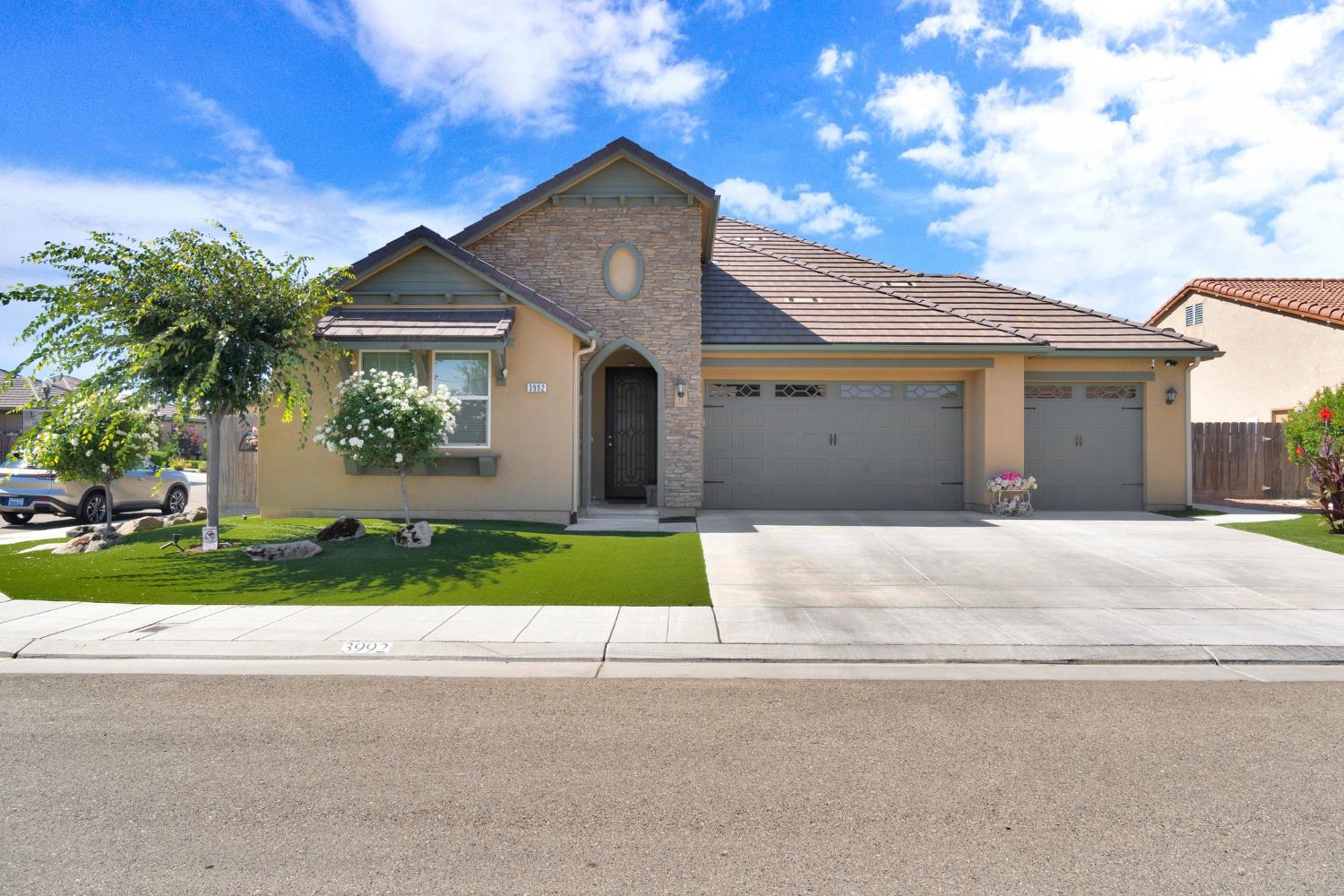 3992 Flint Ave, Clovis, CA 93619