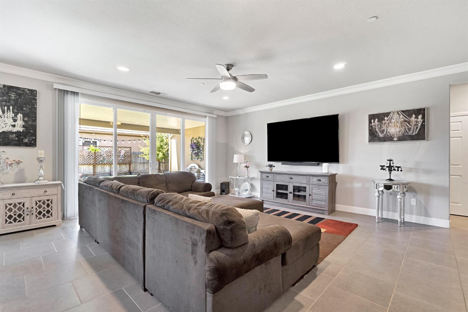 3992 Flint Ave, Clovis, CA 93619