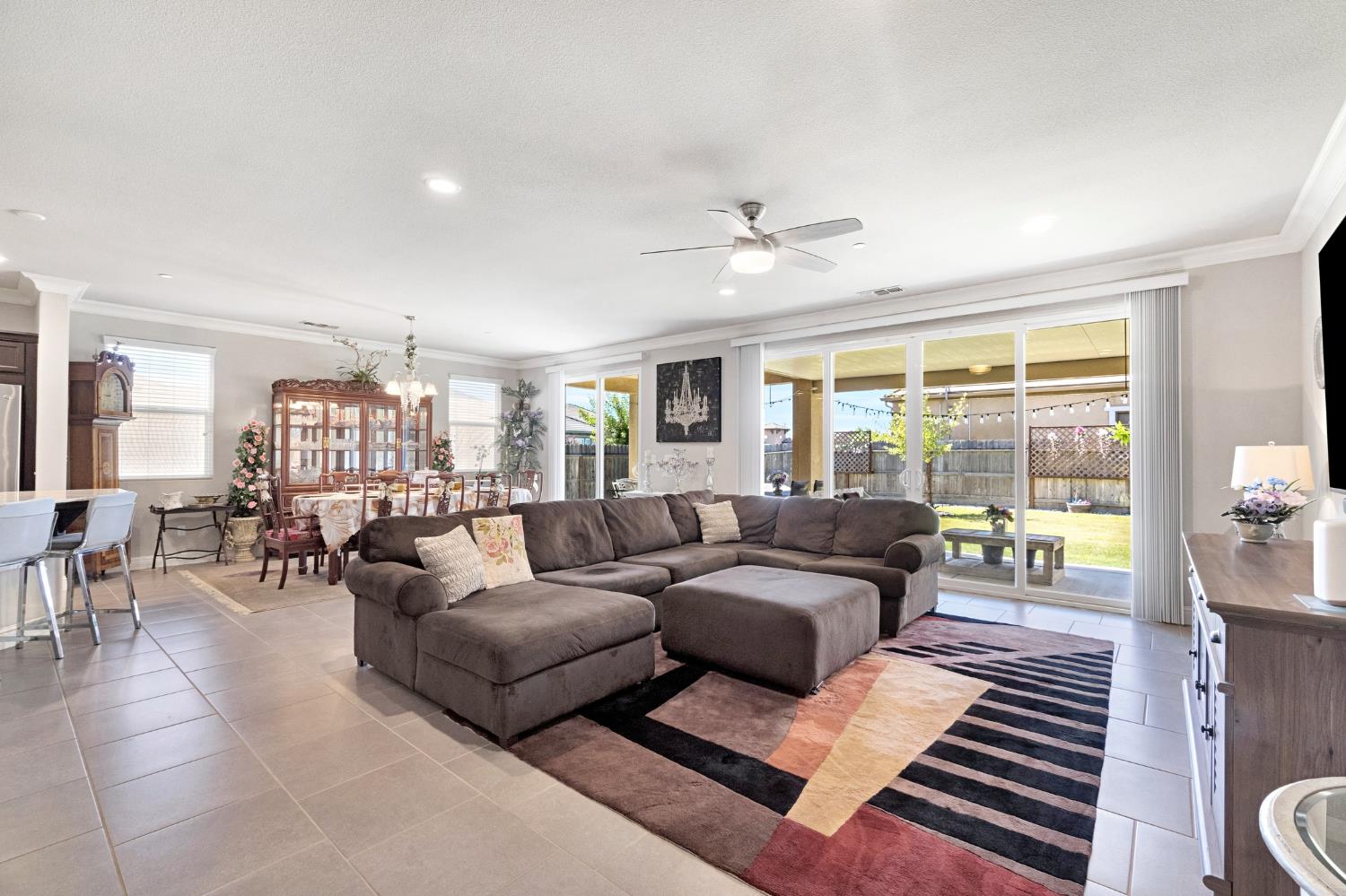 3992 Flint Ave, Clovis, CA 93619