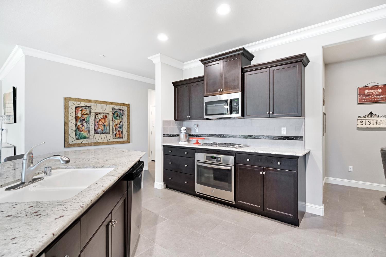 3992 Flint Ave, Clovis, CA 93619