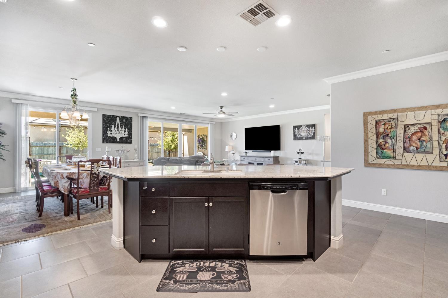 3992 Flint Ave, Clovis, CA 93619