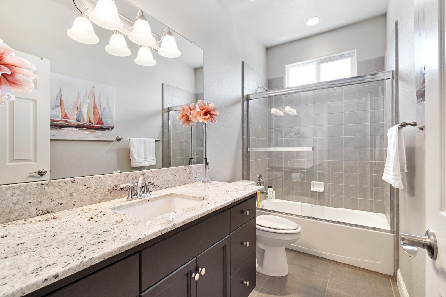 3992 Flint Ave, Clovis, CA 93619