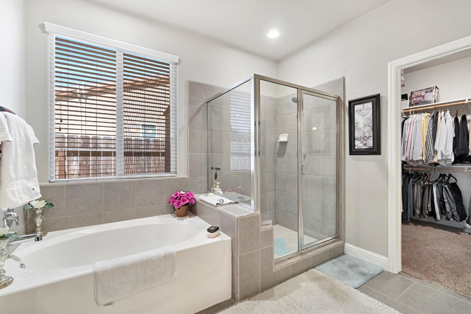 3992 Flint Ave, Clovis, CA 93619