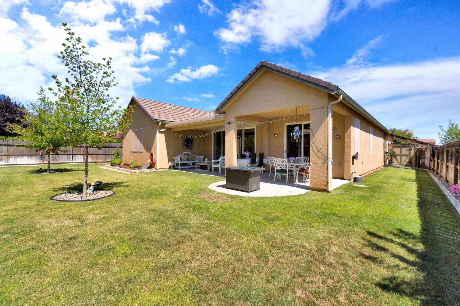 3992 Flint Ave, Clovis, CA 93619