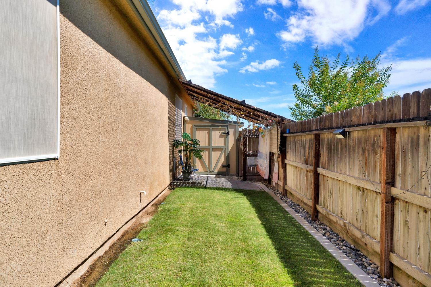 3992 Flint Ave, Clovis, CA 93619