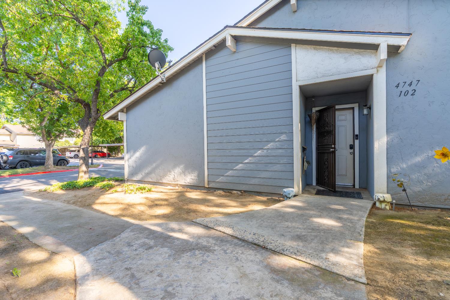 4747 N Cedar Ave #102, Fresno, CA 93726