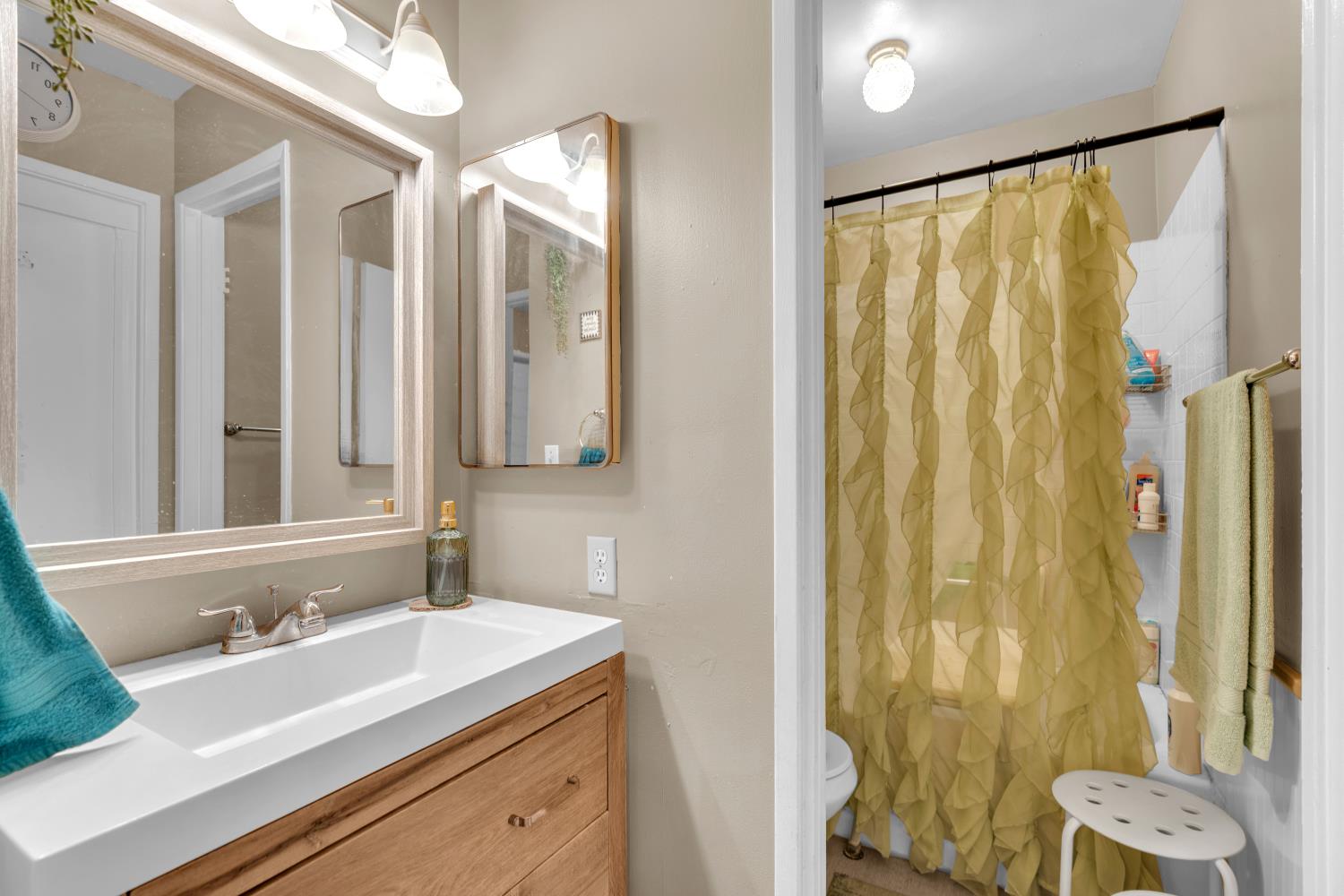 4747 N Cedar Ave #102, Fresno, CA 93726
