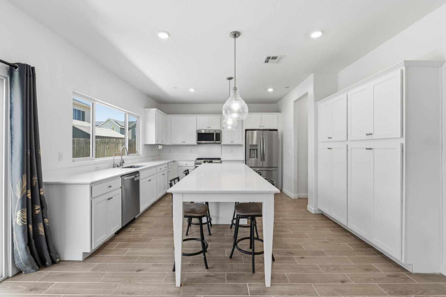7242 E Amherst Ave, Fresno, CA 93737