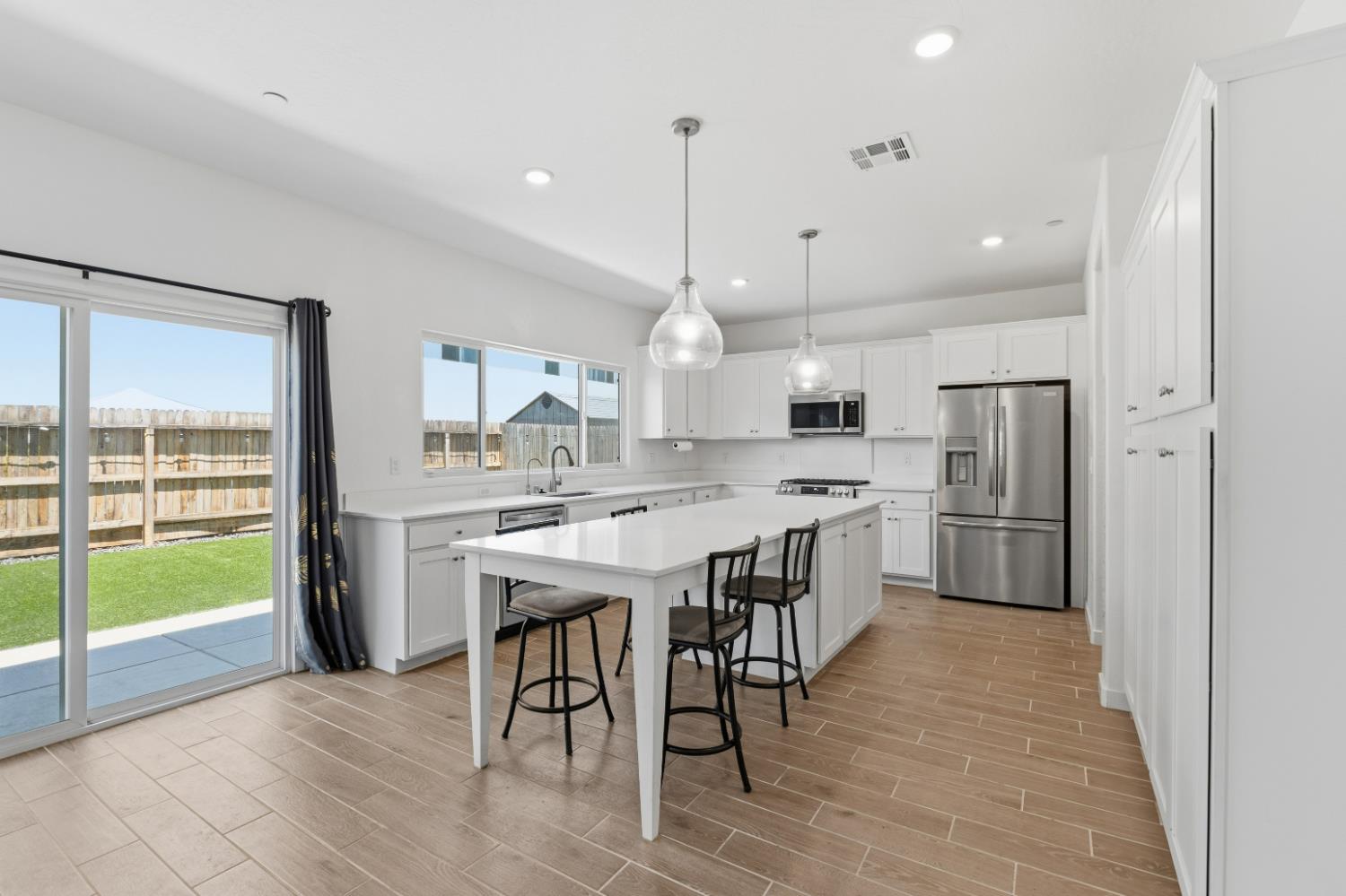 7242 E Amherst Ave, Fresno, CA 93737