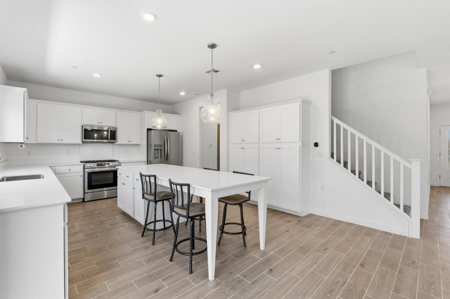7242 E Amherst Ave, Fresno, CA 93737