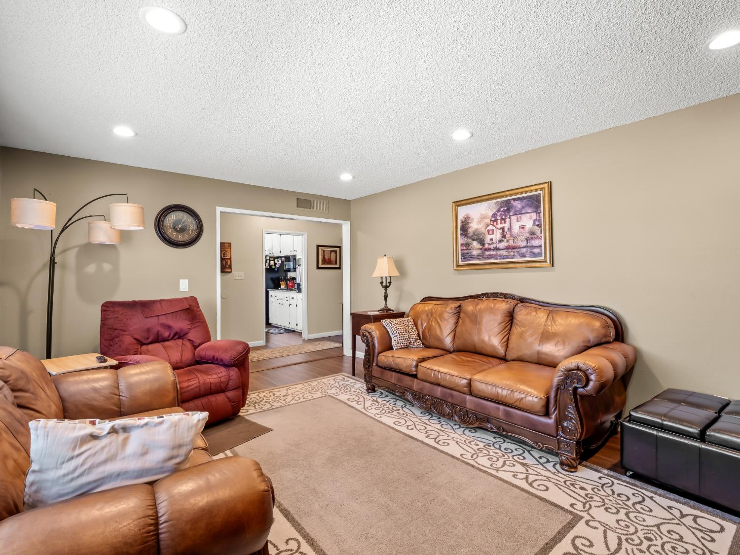 953 E Chennault, Fresno, CA 93720