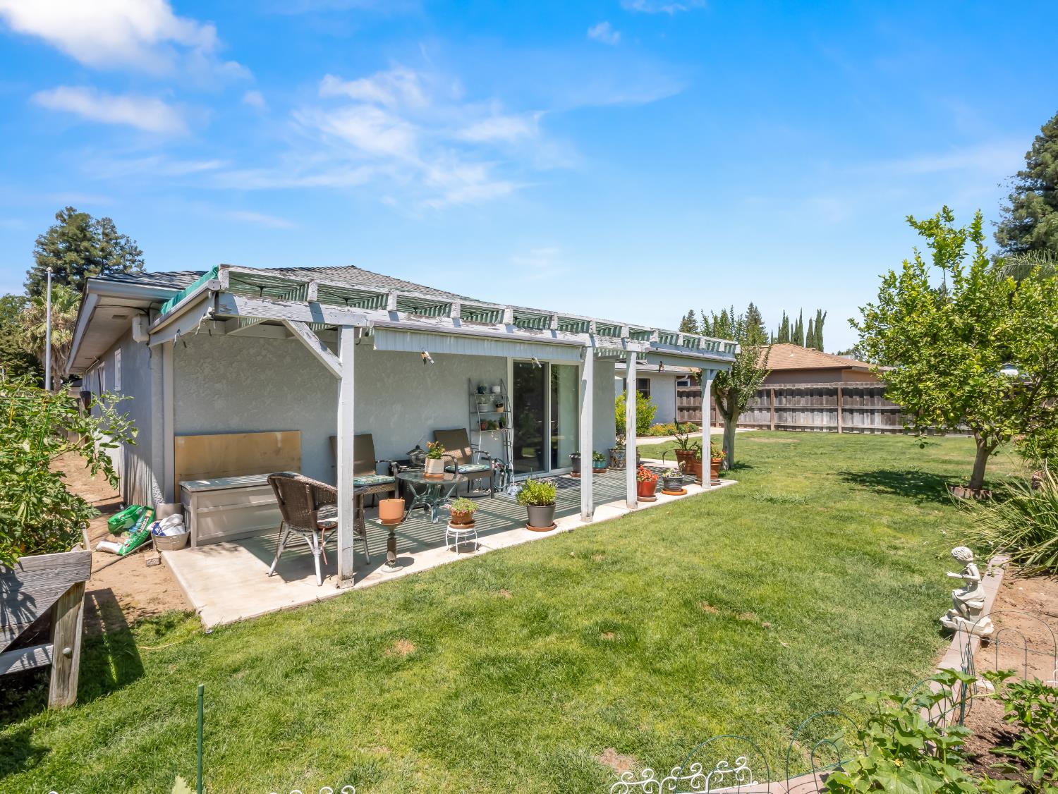 953 E Chennault, Fresno, CA 93720