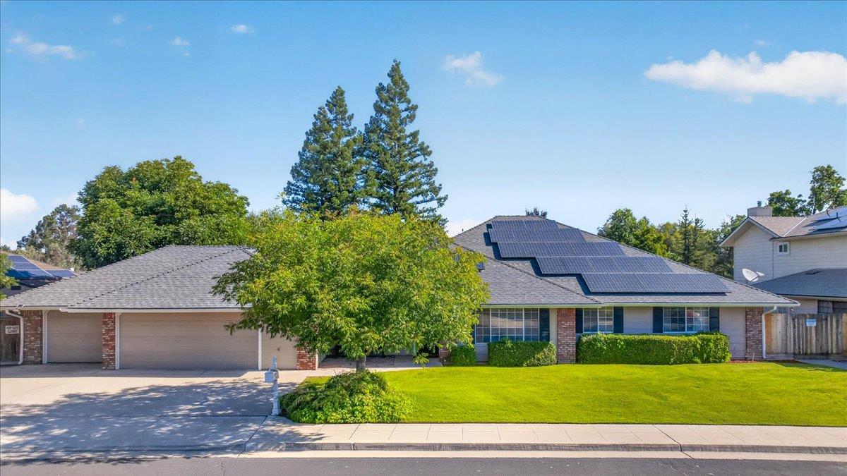 321 W Paul Ave, Clovis, CA 93612