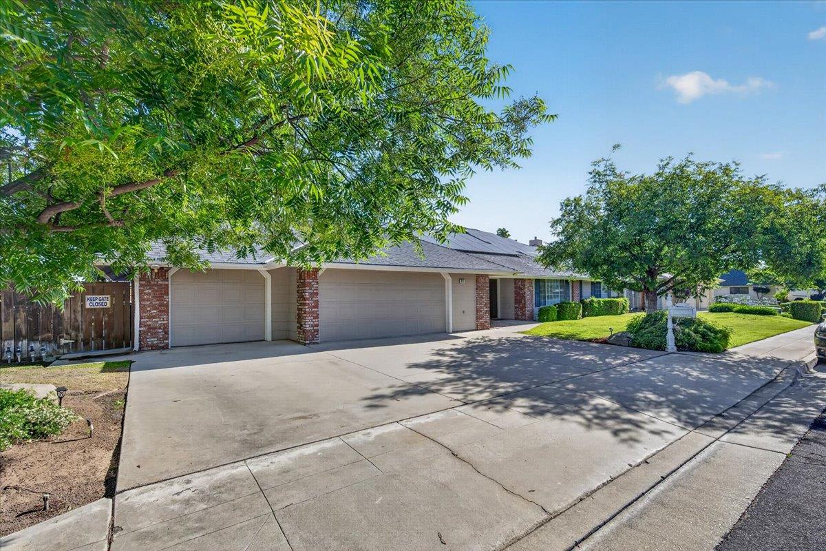 321 W Paul Ave, Clovis, CA 93612