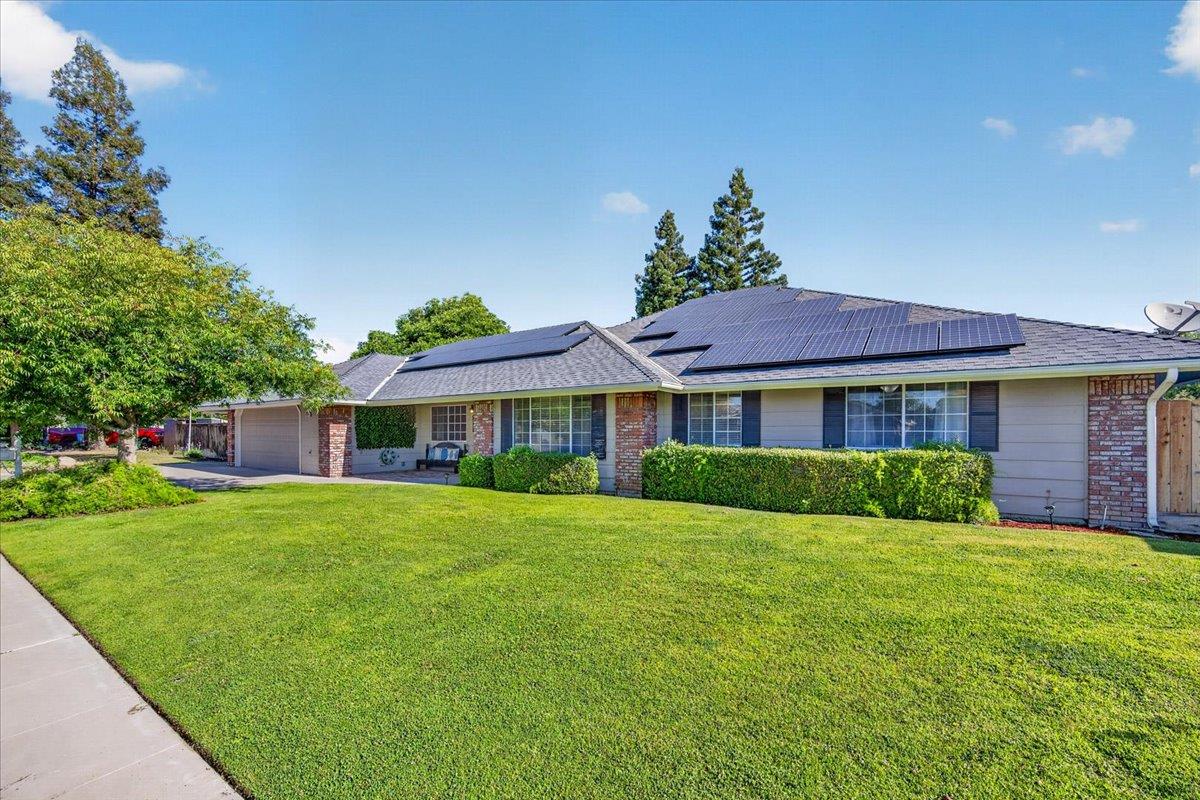 321 W Paul Ave, Clovis, CA 93612