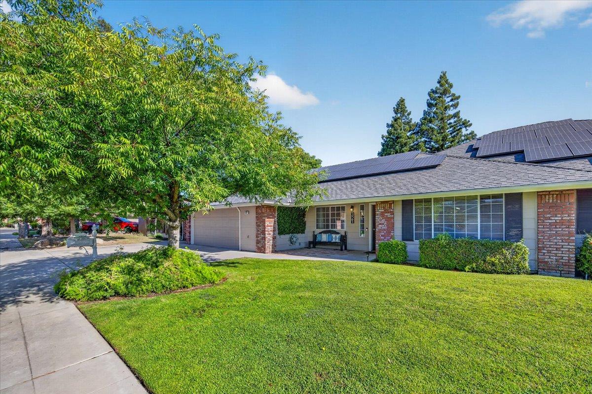 321 W Paul Ave, Clovis, CA 93612