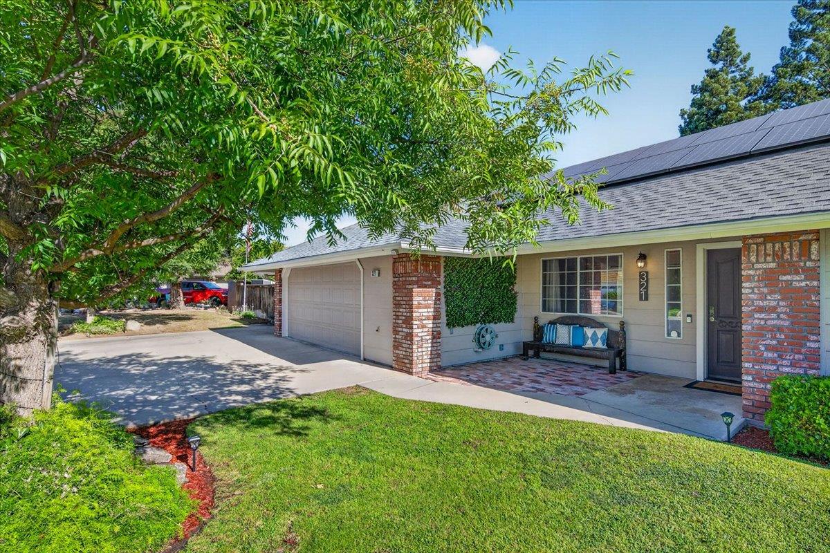 321 W Paul Ave, Clovis, CA 93612